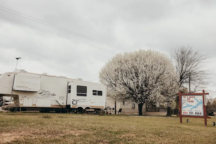 Tri-Lakes RV Park Picture 6