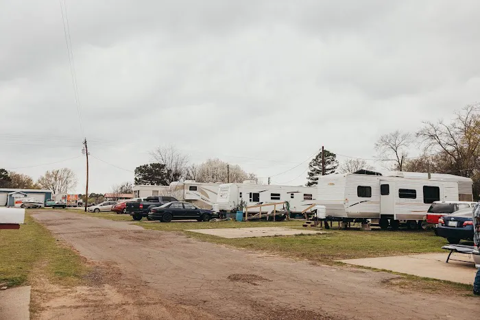 Tri-Lakes RV Park Picture 1