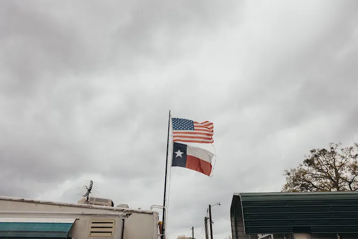 Tri-Lakes RV Park Picture 7