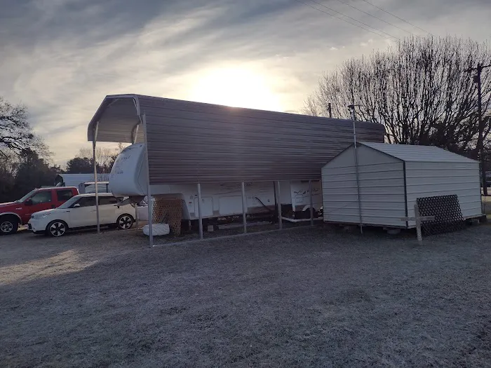 Tri-Lakes RV Park Picture 3