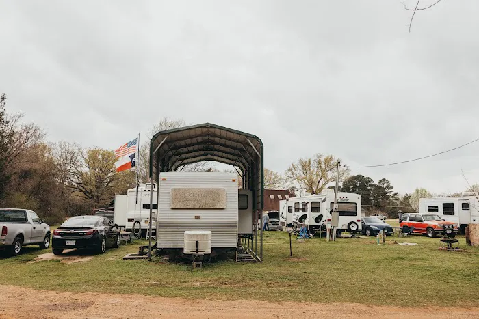 Tri-Lakes RV Park Picture 4