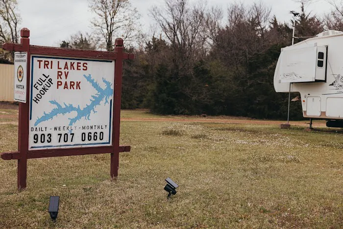 Tri-Lakes RV Park Picture 8