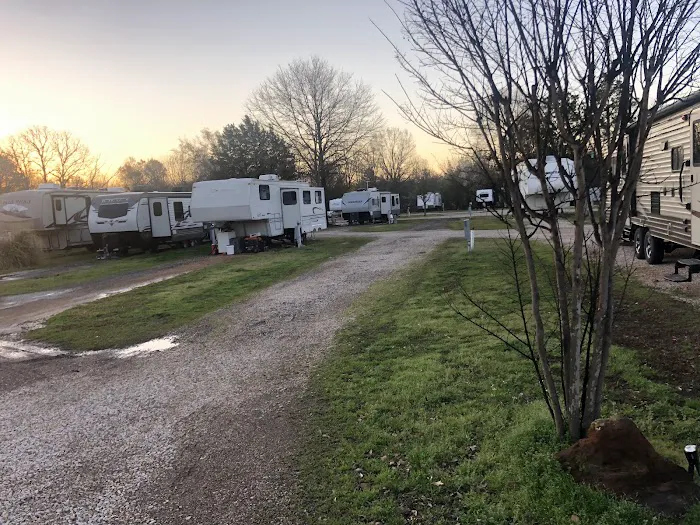 Ramblin Fever RV Park Picture 4