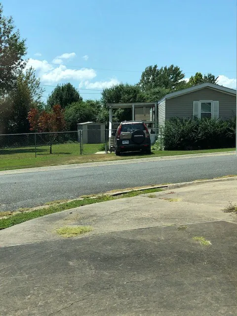 Pine Springs Mobile Home Park Picture 3
