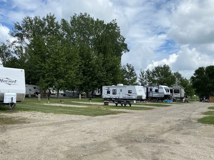 Woody’s Campground by the Lake Picture 1