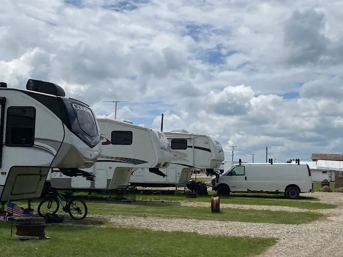 Woody’s Campground by the Lake Picture 3
