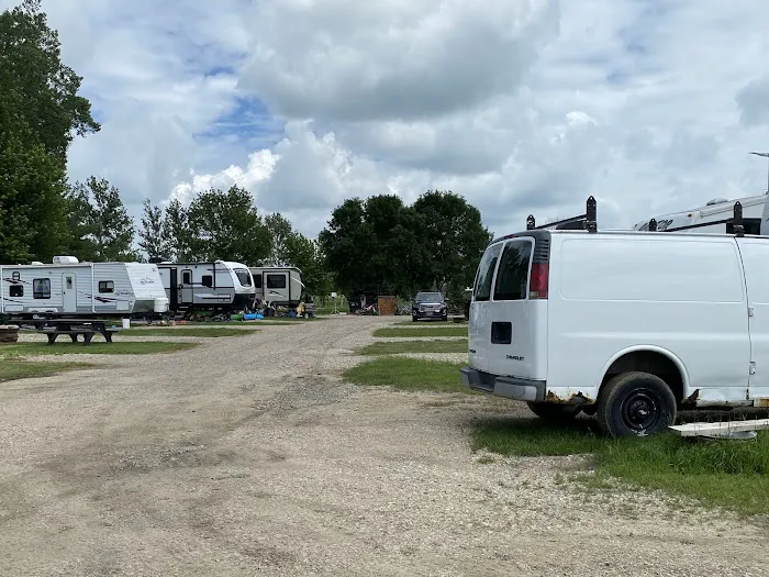 Woody’s Campground by the Lake Picture 2