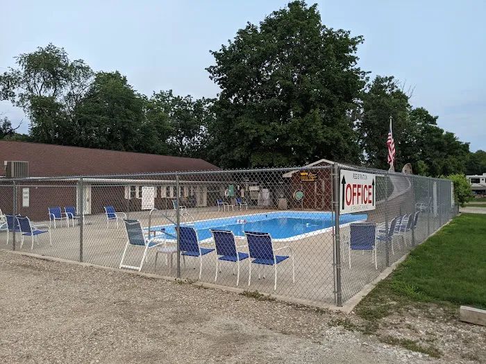 Camp At the Woods (Open Year Around) Picture 4