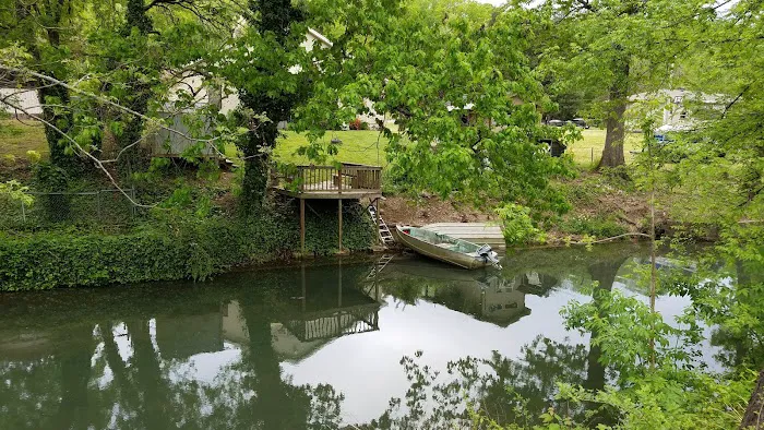 Young's Lakeshore RV Resort Picture 6