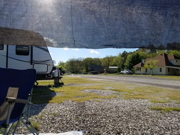 Young's Lakeshore RV Resort Picture 10