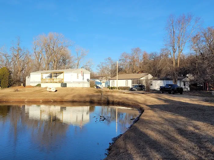 Sherwood Forest Mobile Home Community Picture 3