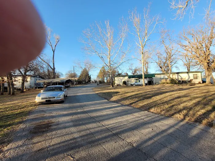 Sherwood Forest Mobile Home Community Picture 6