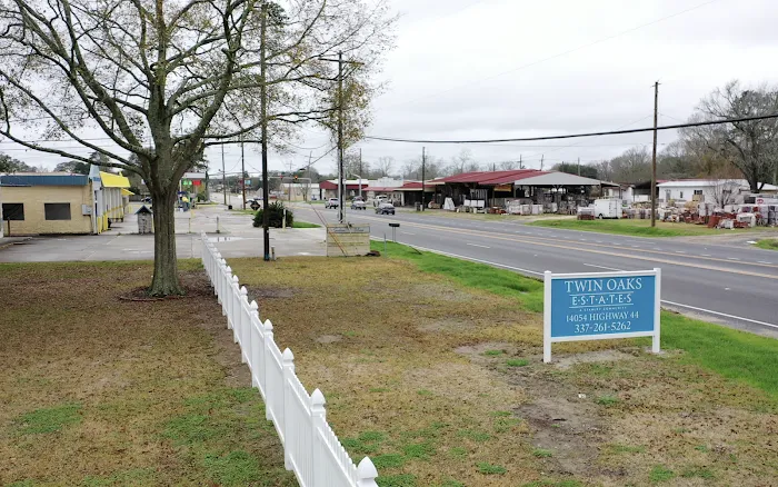 Twin Oaks Mobile Home Community Picture 1
