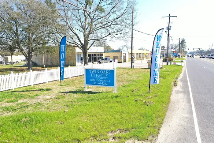 Twin Oaks Mobile Home Community Picture 2