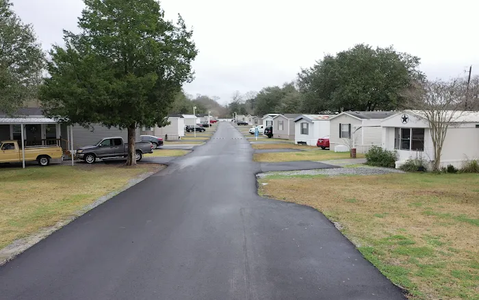Twin Oaks Mobile Home Community Picture 3