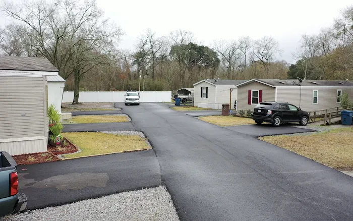 Twin Oaks Mobile Home Community Picture 4
