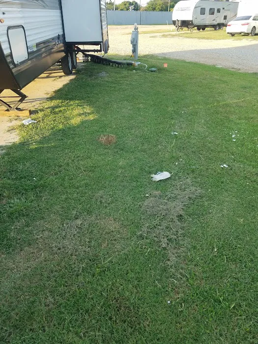 Cool Breeze RV Resort Picture 2
