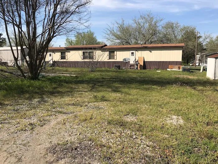 Plaza Mobile Homes Park Picture 1