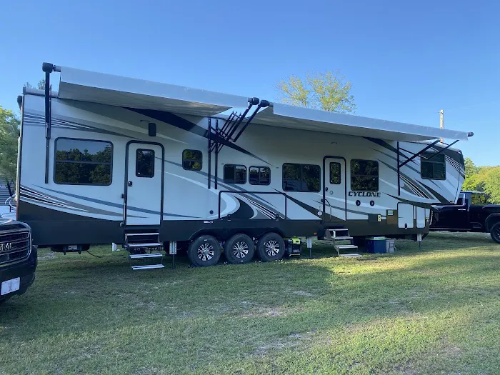 Shangri-La RV Resort Picture 9