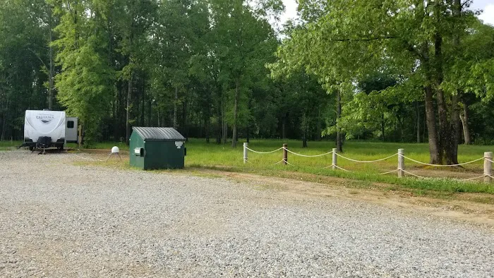Golden's Riverside RV Park Picture 5