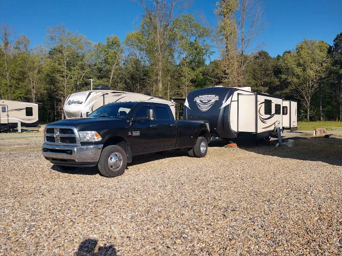 Golden's Riverside RV Park Picture 7