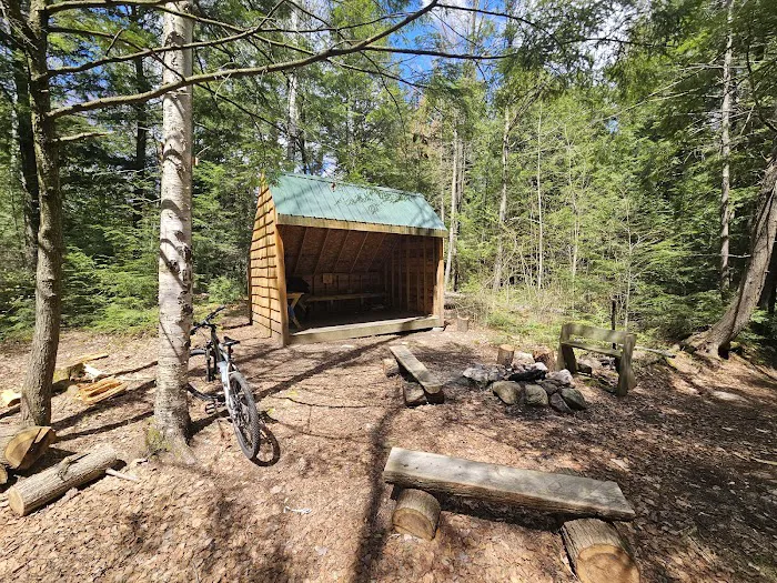 Dog Lake Shelter Picture 2