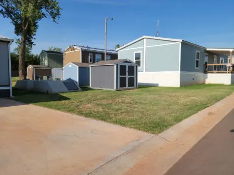 Highland Park Mobile Home Community Picture 1