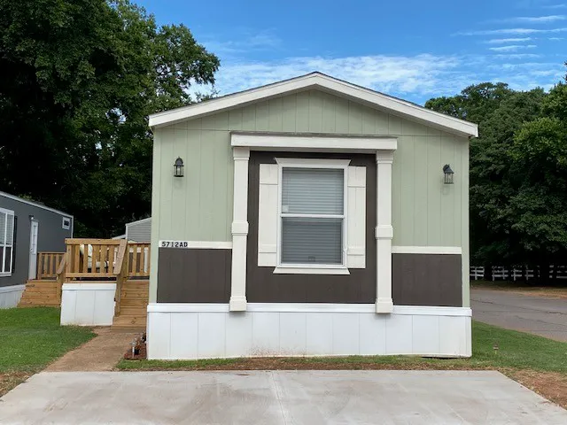 Arrowwood Mobile Home Community Picture 5