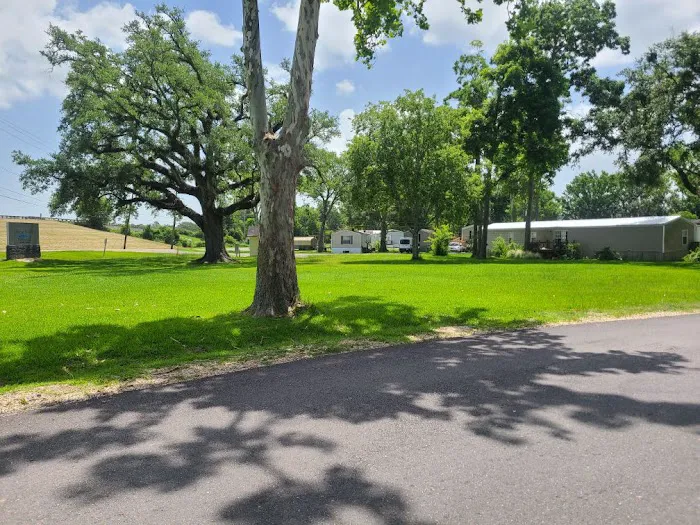 Twin Lakes Mobile Estates Picture 4
