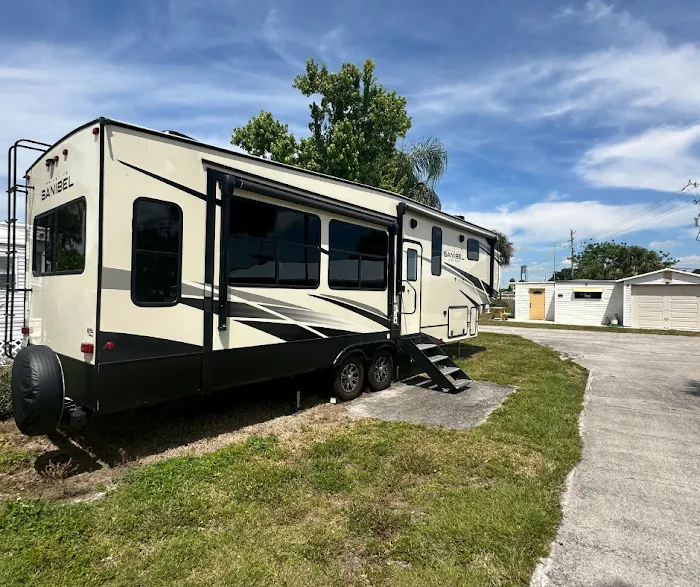 Lakeport Landing Apartments, RVs & Storage Picture 3