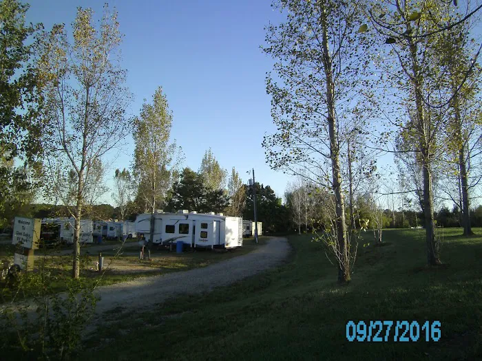 Lamplight Lane RV Resort at Glen Oaks Picture 9