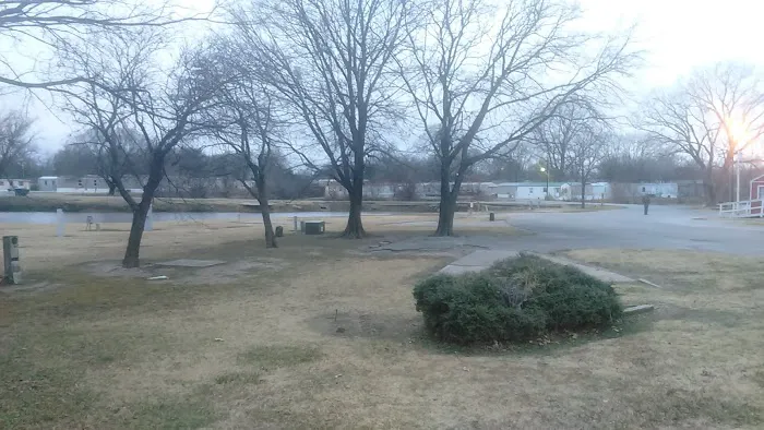 Lakeshore RV & Mobile Home Park Picture 10
