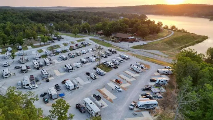 Horseshoe Bend / Crown Lake KOA Holiday Picture 9