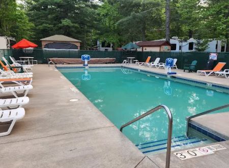 Chain O' Lakes Camping Resort
