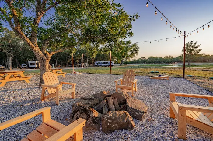 Royal Oaks RV Park Picture 5