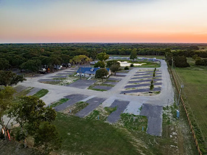 Royal Oaks RV Park Picture 9