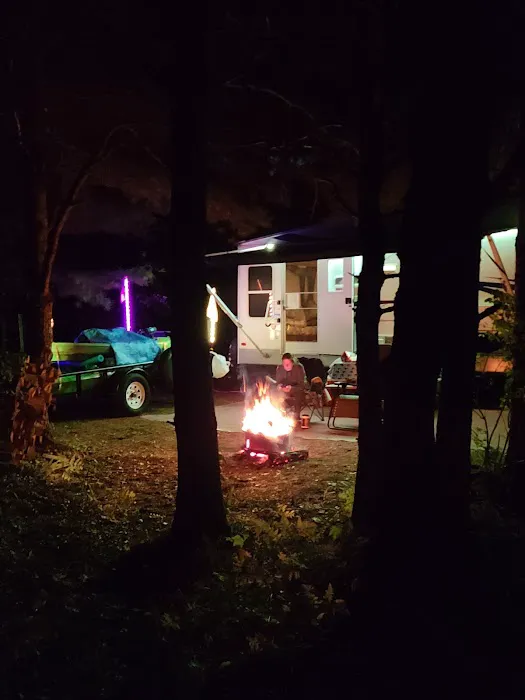 Tomahawk Campground & RV Park Picture 3