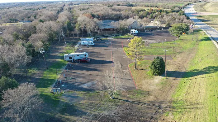 Dallas Melissa RV and Tiny Home Park Picture 7