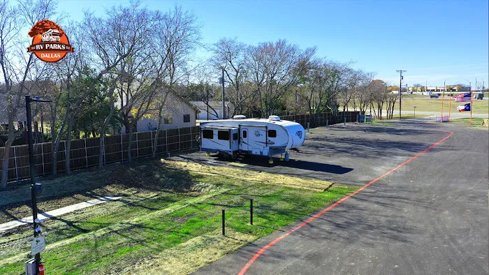 Dallas Melissa RV and Tiny Home Park Picture 8