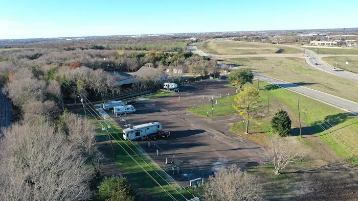 Dallas Melissa RV and Tiny Home Park Picture 10