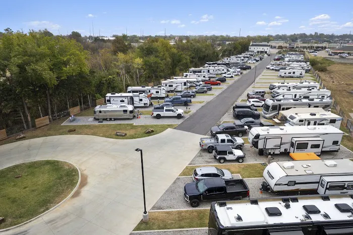 Cowboy Camp Upscale RV park Picture 6