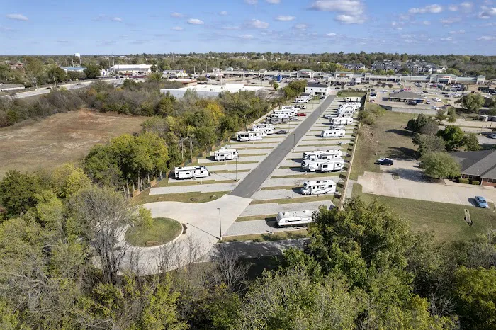 Cowboy Camp Upscale RV park Picture 7