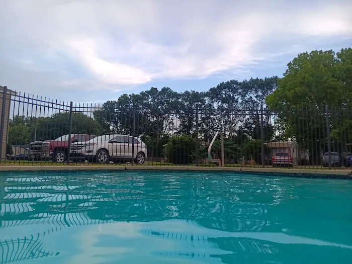 Little Lake Estates Picture 2