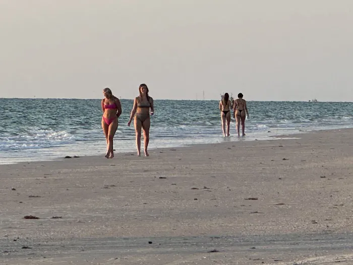 27th Avenue- Public Beach Access Picture 2