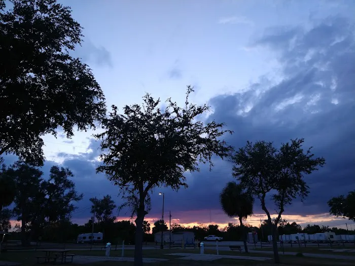 FamCamp Office MacDill AFB RV Park Picture 4