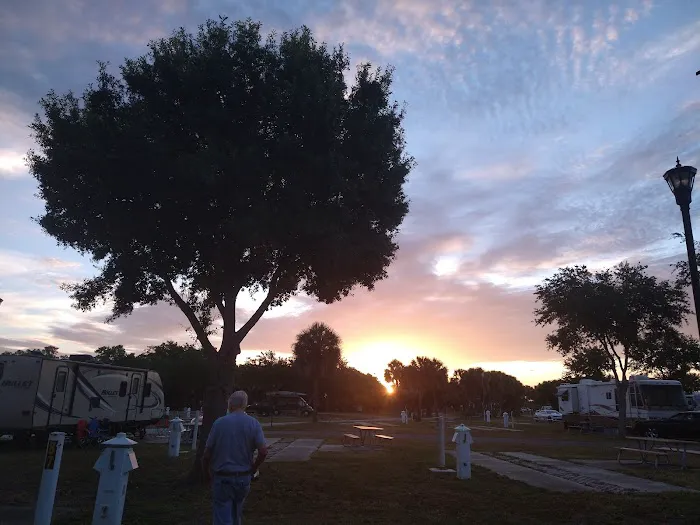 FamCamp Office MacDill AFB RV Park Picture 6
