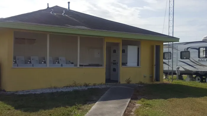 Okeechobee Landings RV Resort Picture 3