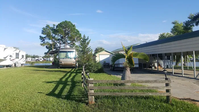 Okeechobee Landings RV Resort Picture 9