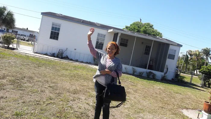Tropical Mobile Home Village Picture 6