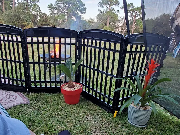 Palm & Pines RV Park Picture 4